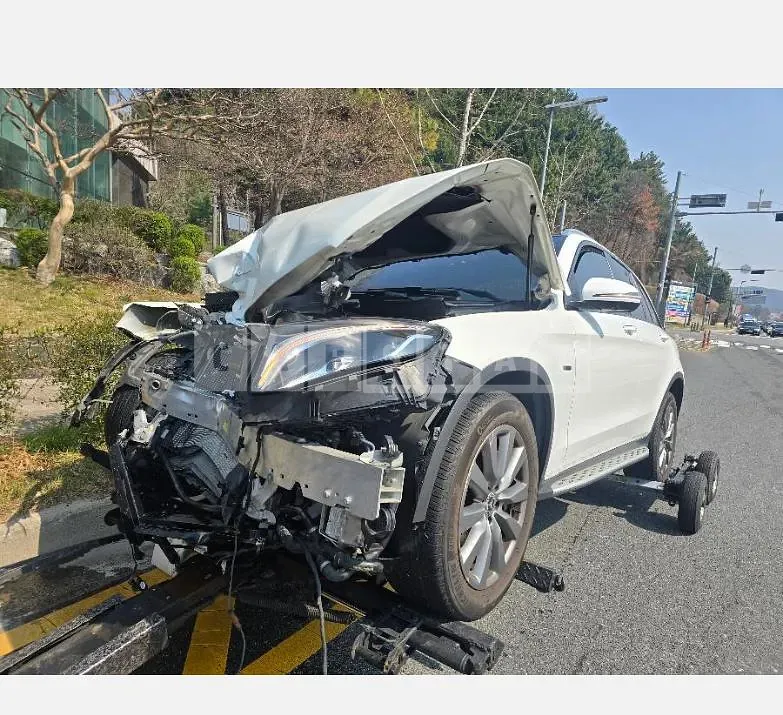 Photo 2 of 10: 2018 Mercedes-Benz GLC350 e 4Matic — Korean insurance auction