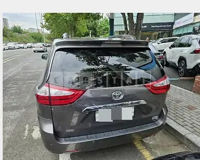 Photo 1 of 32: 2017 Toyota Siena 4WD — Korean insurance auction