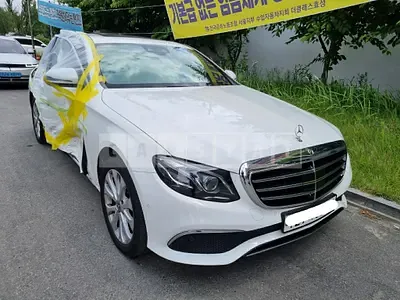 Photo 1 of 12: 2020 Mercedes-Benz E 300 4Matic, VIN WDDZF4KB5LA708339 — Korean insurance auction