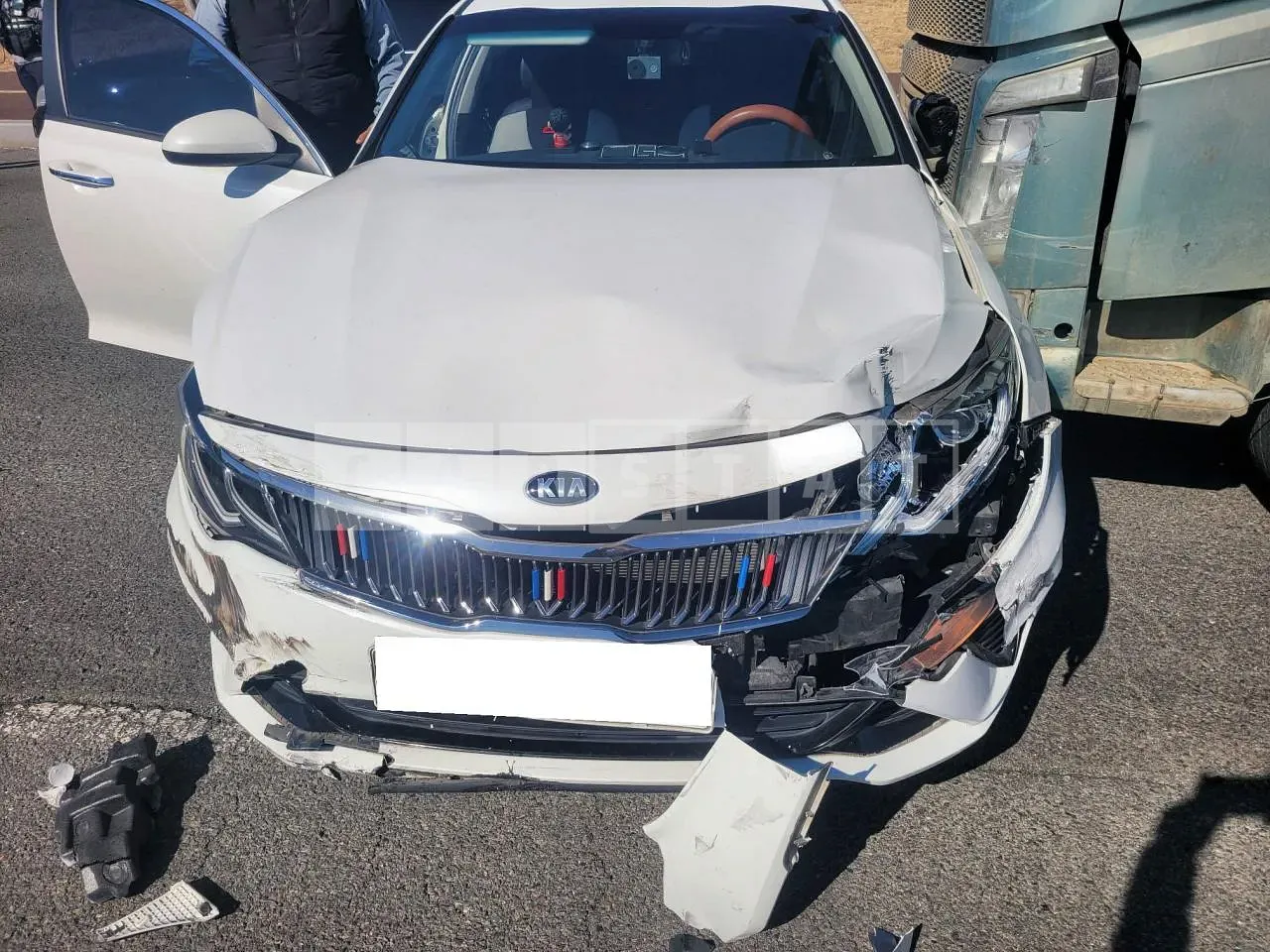 Photo 2 of 19: 2018 Kia K5, VIN KNAGS416BKA304973 — Korean insurance auction