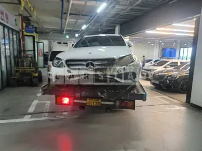 Photo 1 of 25: 2017 Mercedes-Benz E220d 4Matic, VIN WDDZF0FBXHA233538 — Korean insurance auction