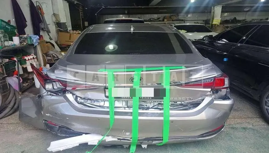 Photo 2 of 6: 2023 Lexus ES300h — Korean insurance auction