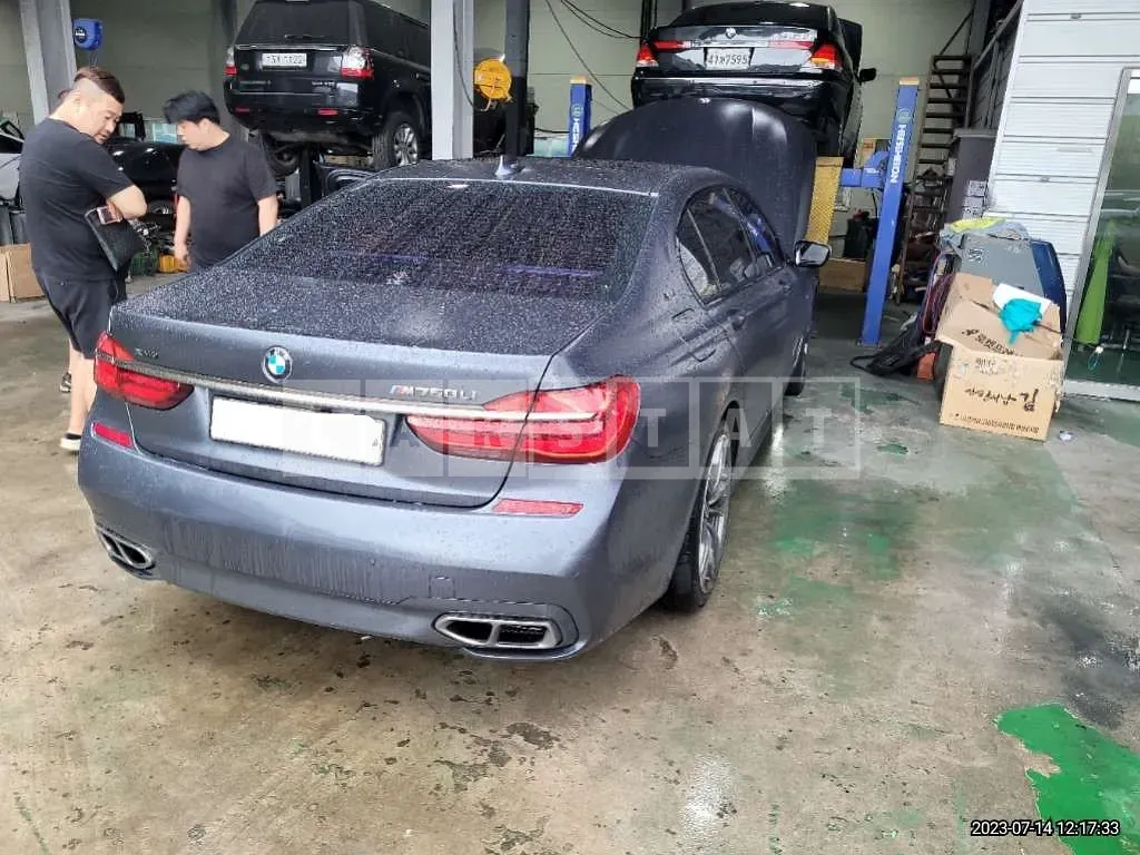 Photo 2 of 9: 2018 BMW M760Li xDrive, VIN WBA7H6105JG987919 — Korean insurance auction