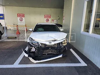 Photo 1 of 6: 2016 Kia K5, VIN KNAGX411BGA090661 — Korean insurance auction