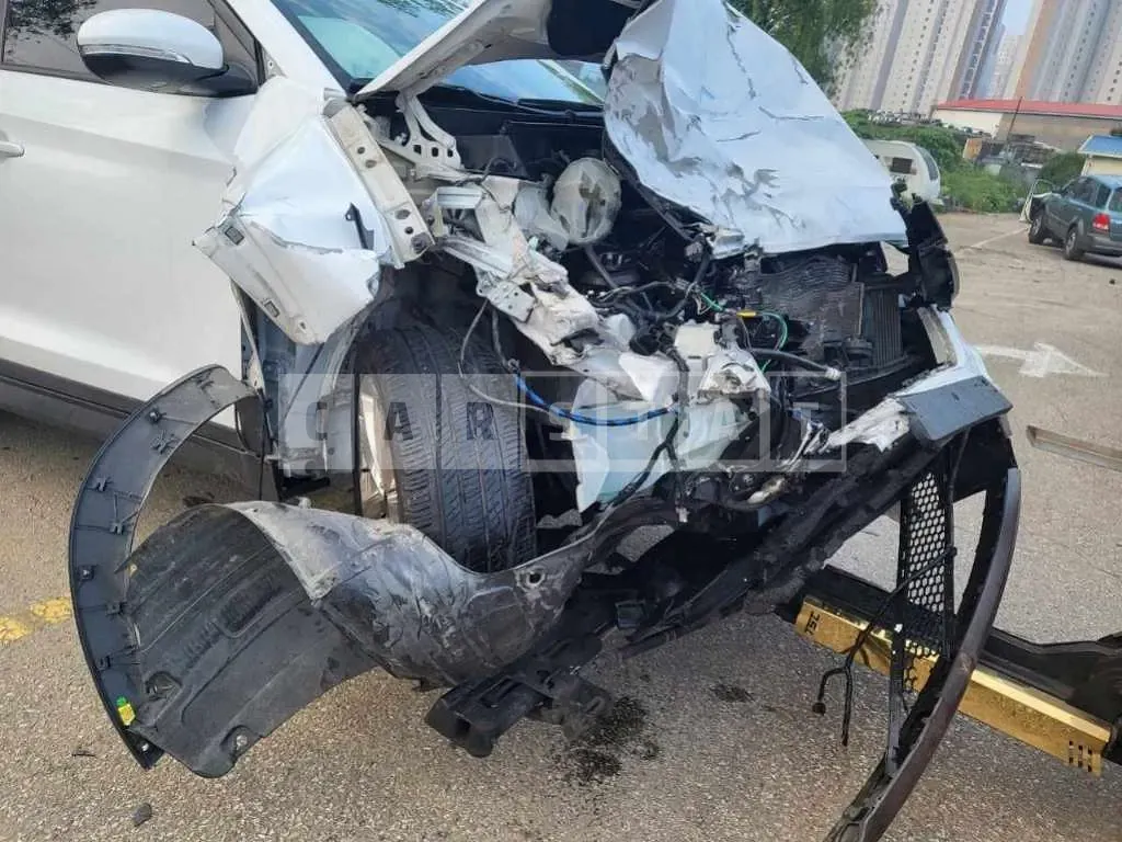 Photo 2 of 6: 2016 Hyundai Tucson, VIN KMHJ3815GGU014221 — Korean insurance auction
