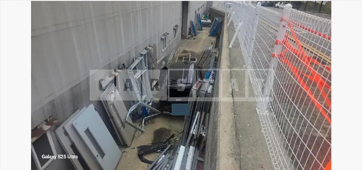 Photo 2 of 17: 2023 Kia EV9 4WD — Korean insurance auction