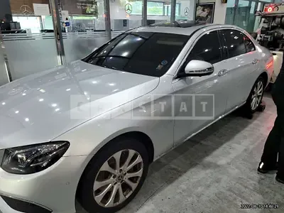 Photo 1 of 16: 2018 Mercedes-Benz E 300 4Matic, VIN WDDZF4KB1JA441004 — Korean insurance auction