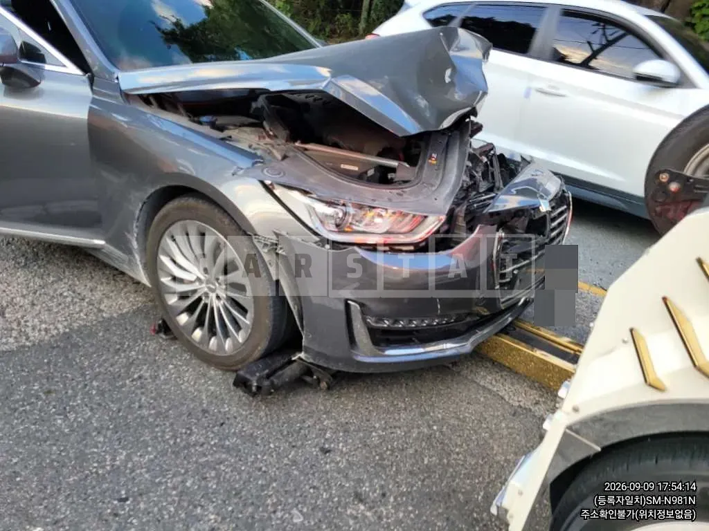 Photo 2 of 5: 2016 Genesis EQ900 — Korean insurance auction