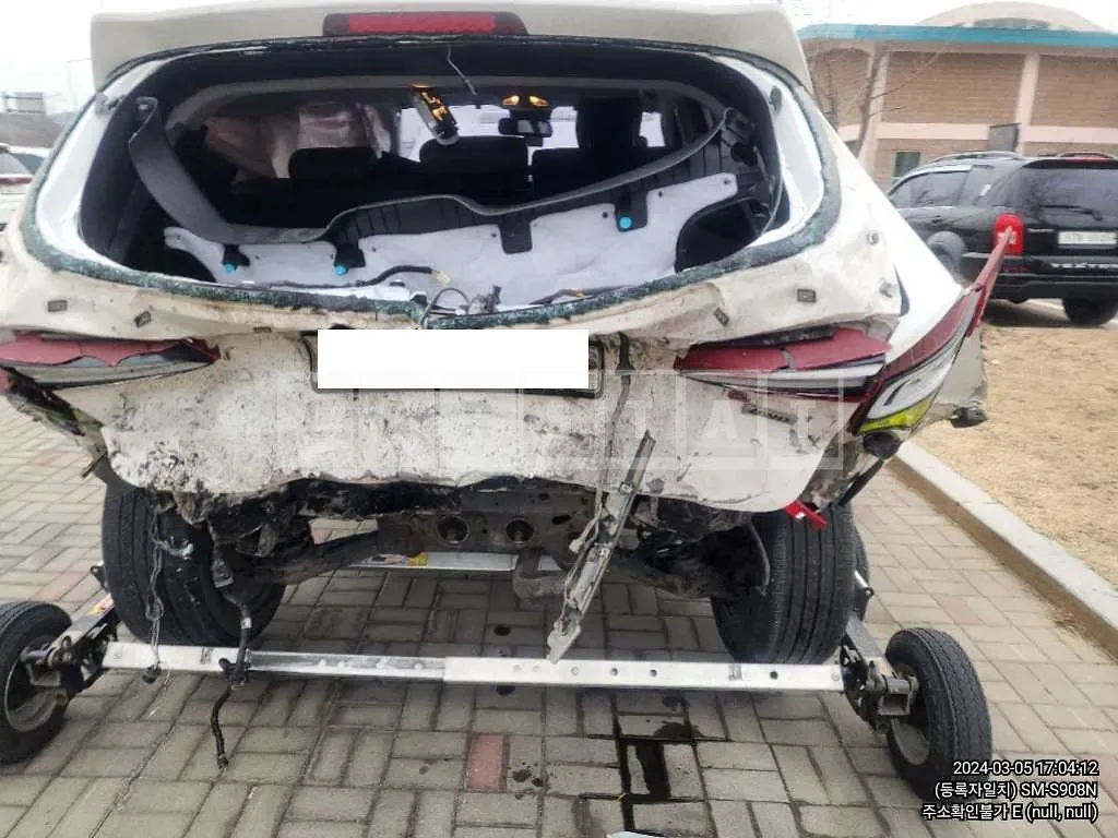 Photo 2 of 25: 2016 Hyundai Santa Fe, VIN KMHSW81UDHU736797 — Korean insurance auction