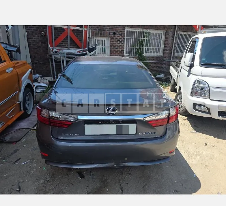 Photo 2 of 13: 2016 Lexus ES300h — Korean insurance auction