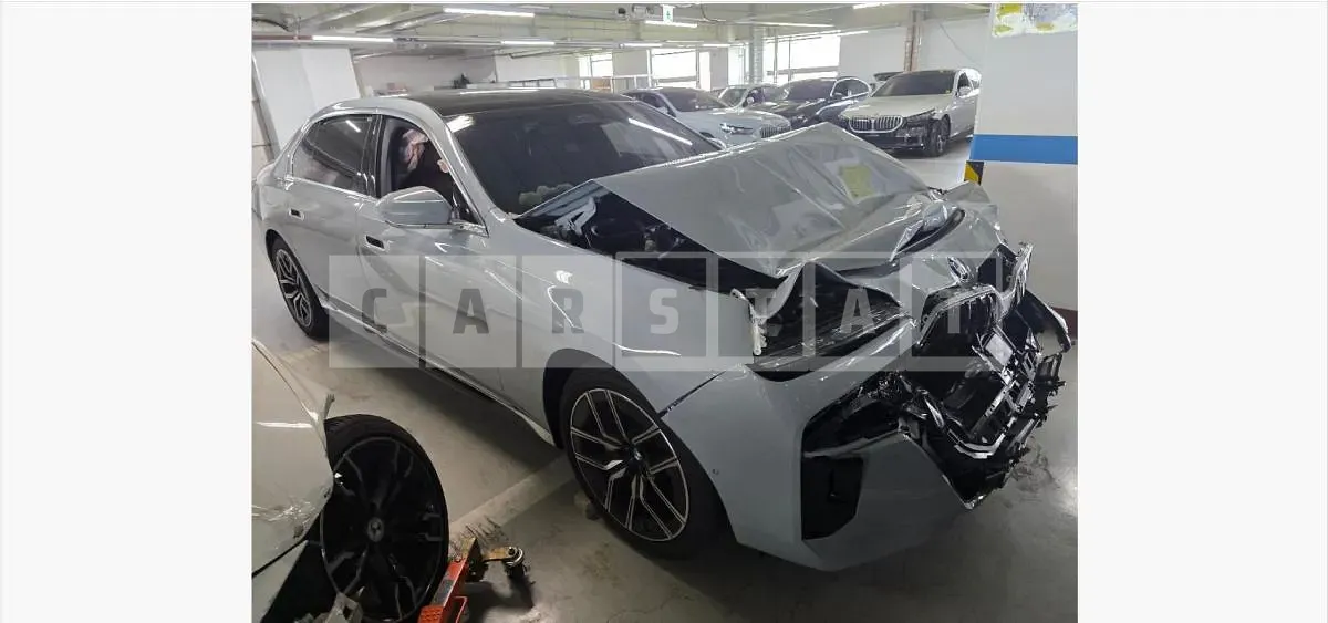 Photo 2 of 41: 2026 BMW 740i xDrive — Korean insurance auction