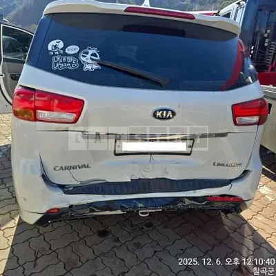 Photo 1 of 11: 2017 Kia Carnival, VIN KNAME81ABHS315609 — Korean insurance auction