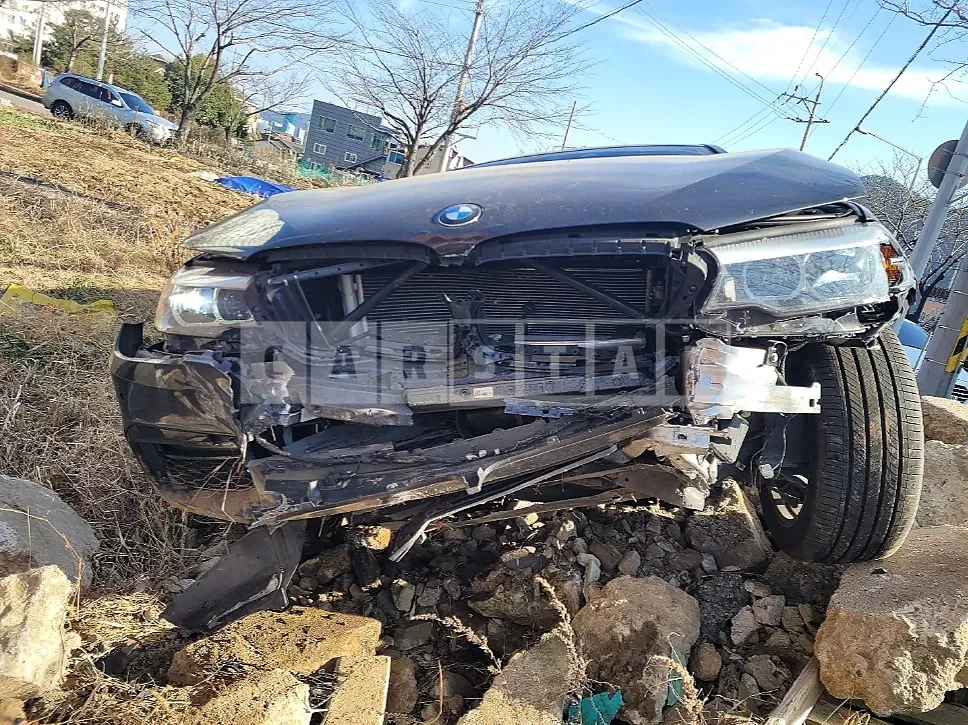 Photo 2 of 5: 2017 BMW 520d, VIN WBAJC3104HWB59415 — Korean insurance auction