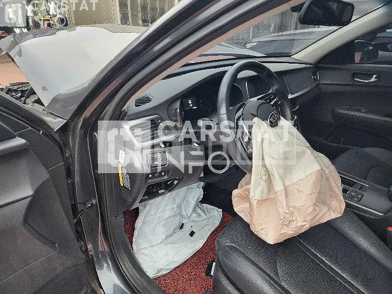 Photo 2 of 8: 2019 Kia K5 — Korean insurance auction