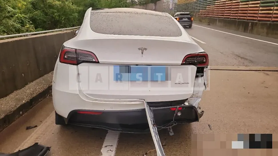Photo 2 of 17: 2022 Tesla Model Y Long Range — Korean insurance auction