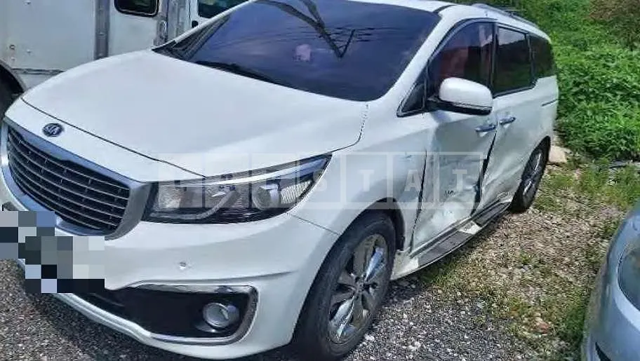 Photo 2 of 32: 2015 Kia Carnivals — Korean insurance auction