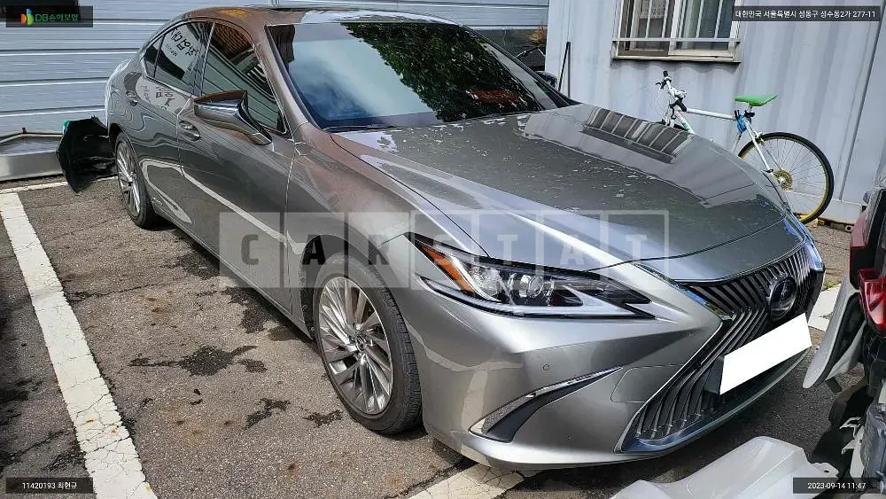 Photo 2 of 7: 2020 Lexus ES300h, VIN JTHB21B14L2098424 — Korean insurance auction