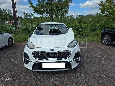 Photo 2 of 15: 2020 Kia Sportage — Korean insurance auction