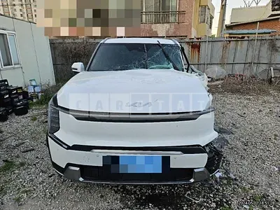 Photo 1 of 17: 2023 Kia EV9 — Korean insurance auction