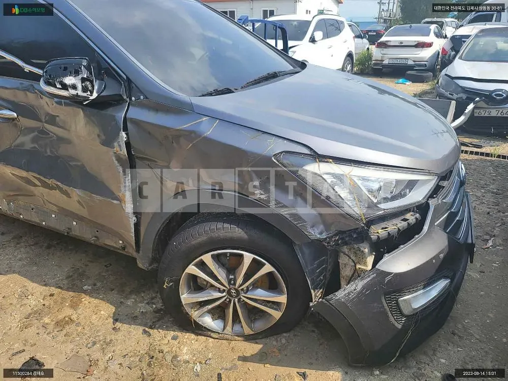 Photo 2 of 11: 2015 Hyundai Santa Fe, VIN KMHSW81UBFU514913 — Korean insurance auction