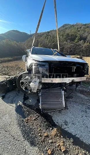 Photo 2 of 5: 2021 Hyundai Santa Fe, VIN KMHS381HGMU338481 — Korean insurance auction