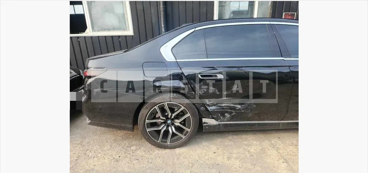 Photo 2 of 14: 2025 BMW 740d xDrive — Korean insurance auction