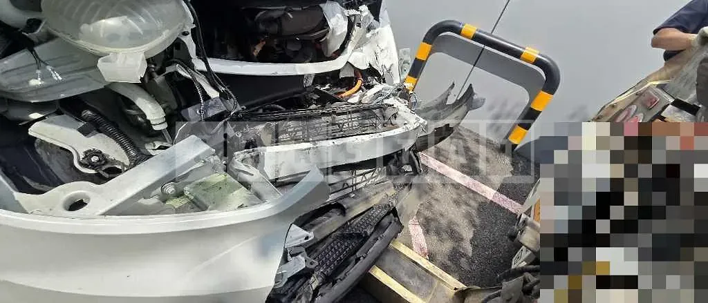 Photo 2 of 24: 2022 Volvo XC40 Recharge Twin — Korean insurance auction