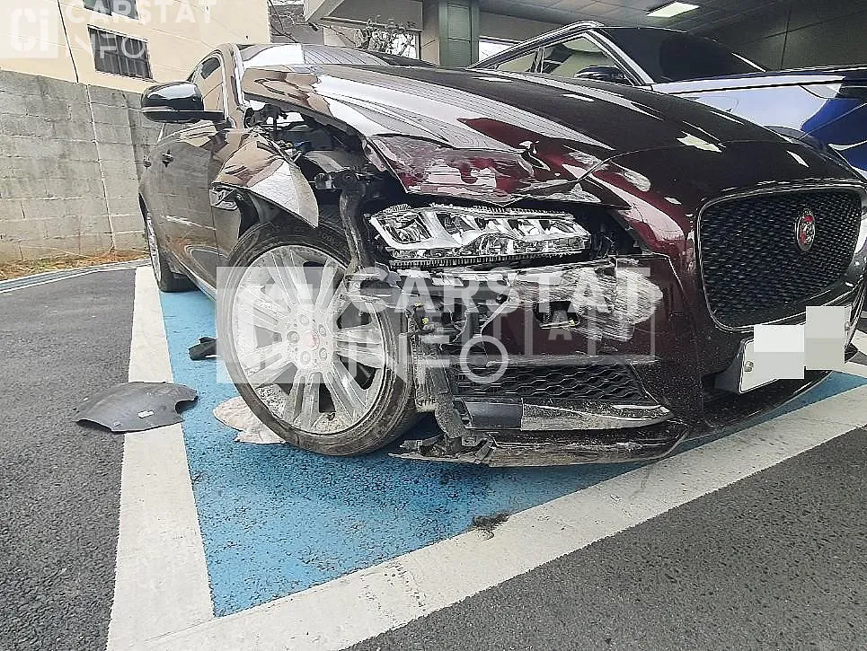 Photo 2 of 30: 2017 Jaguar XF 30d, VIN SAJBB4BK2HCY34260 — Korean insurance auction