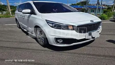 Photo 1 of 32: 2015 Kia Carnivals — Korean insurance auction