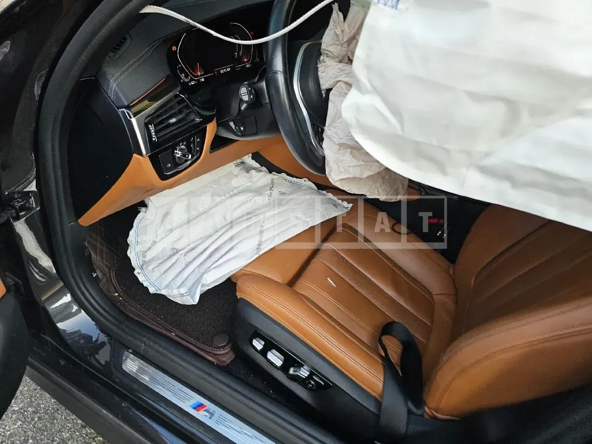 Photo 2 of 26: 2021 BMW 520i — Korean insurance auction