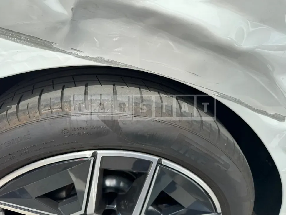 Photo 2 of 26: 2023 BMW 520i — Korean insurance auction
