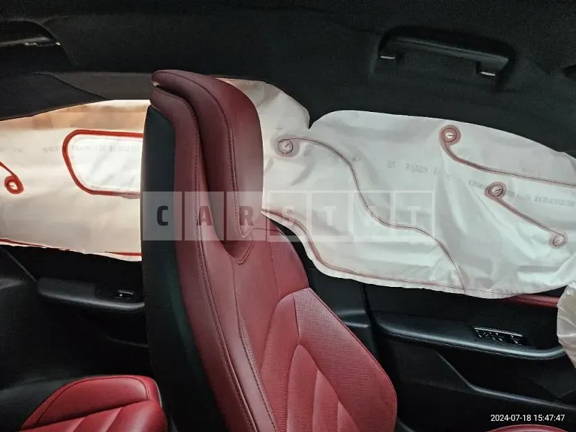 Photo 2 of 37: 2022 Porsche Taycan (High. 5-Seater) — Korean insurance auction