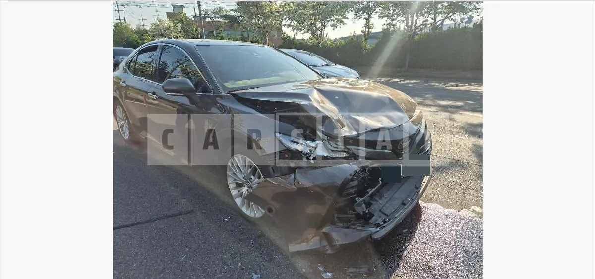 Photo 2 of 15: 2019 Toyota Camry — Korean insurance auction