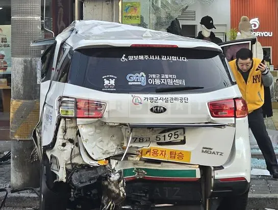 Photo 2 of 6: 2019 Kia Changrim Carnival Slope Disabled Vehicle (Special Means Of Transportation) — Korean insurance auction