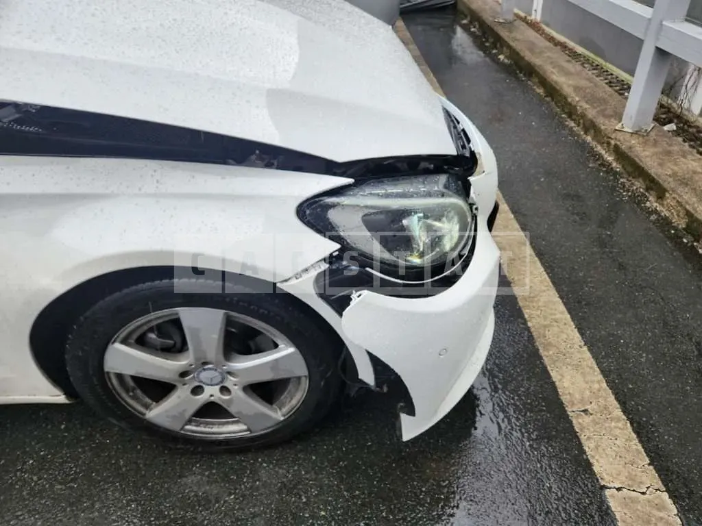 Photo 2 of 15: 2016 Mercedes-Benz C 200d, VIN WDDWF3HB5GF322050 — Korean insurance auction
