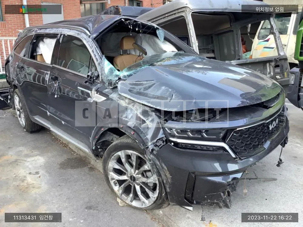 Photo 2 of 11: 2022 Kia Sorento /Sorrento, VIN KNARJ81BHPA183351 — Korean insurance auction