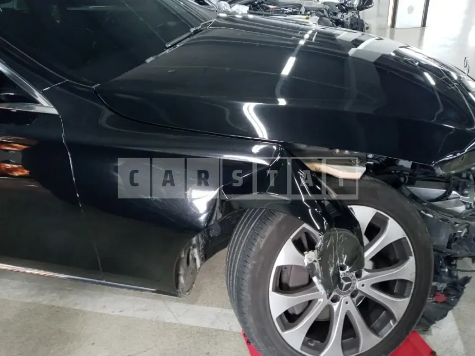 Photo 2 of 10: 2019 Mercedes-Benz E 300 4Matic, VIN WDDZF4KB0LA713819 — Korean insurance auction
