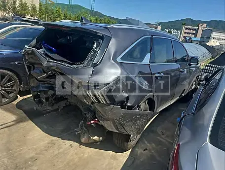 Photo 2 of 12: 2023 Kia Sorento — Korean insurance auction