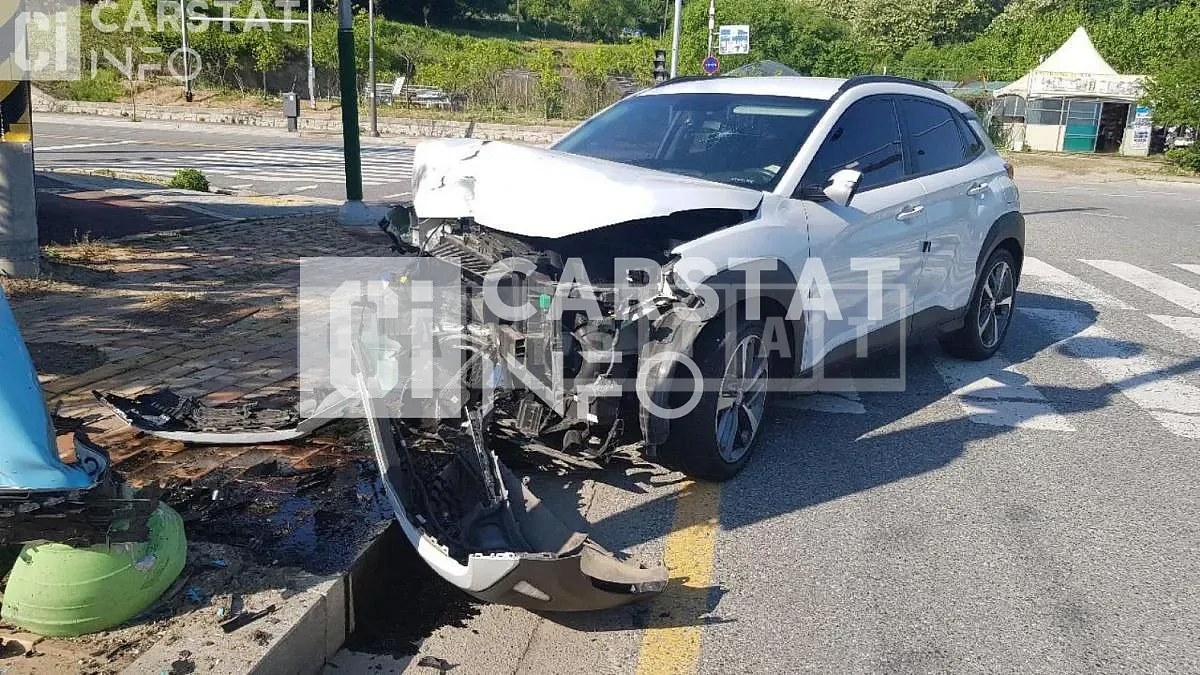 Photo 2 of 4: 2017 Hyundai Kona, VIN KMHK3816GJU034555 — Korean insurance auction