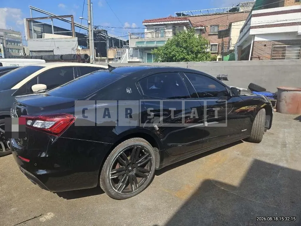 Photo 2 of 39: 2020 Maserati Ghibli — Korean insurance auction