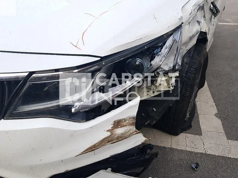 Photo 2 of 15: 2018 Kia K5 2.0 (LPI), VIN KNAGS416BKA314252 — Korean insurance auction