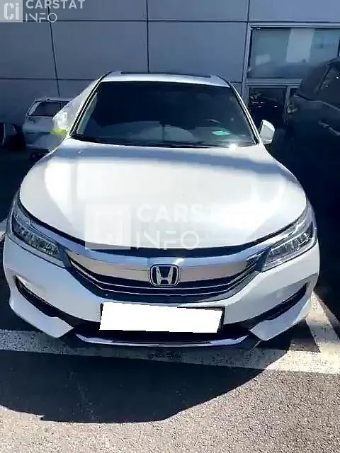 Photo 2 of 21: 2017 Honda Accord, VIN 1HGCR2680HA512711 — Korean insurance auction