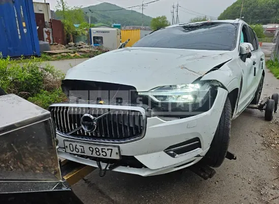 Photo 2 of 11: 2019 Volvo XC60 T6 AWD — Korean insurance auction