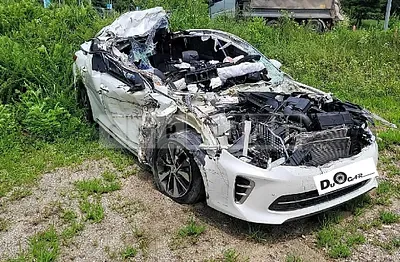 Photo 1 of 9: 2017 Kia K5, VIN KNAGX411BHA146598 — Korean insurance auction