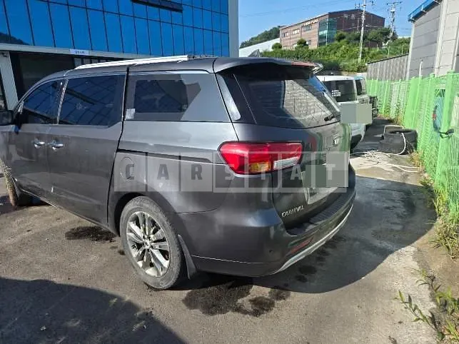 Photo 2 of 23: 2017 Kia Carnival 2.2 — Korean insurance auction