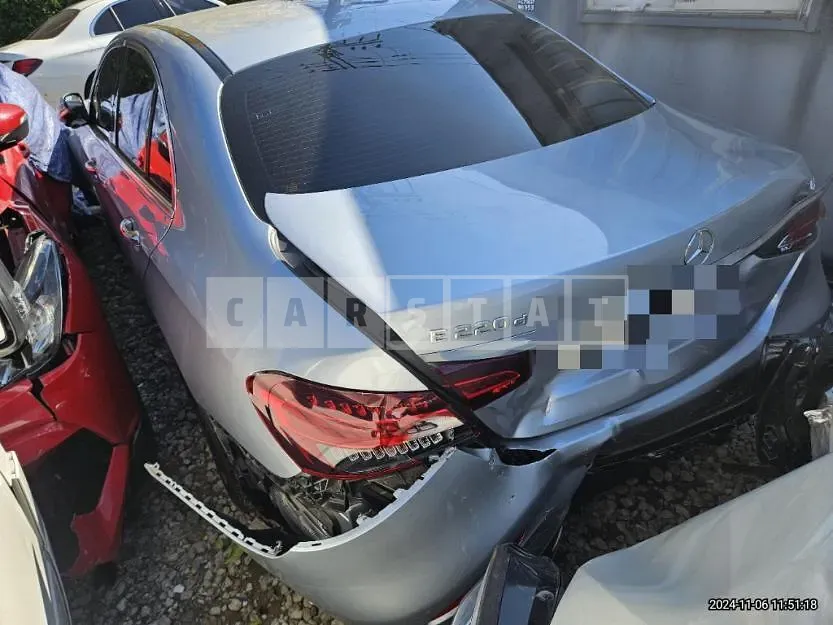 Photo 2 of 16: 2022 Mercedes-Benz E220 d 4Matic — Korean insurance auction