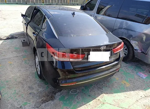 Photo 2 of 10: 2016 Kia K5, VIN KNAGS416BGA066984 — Korean insurance auction