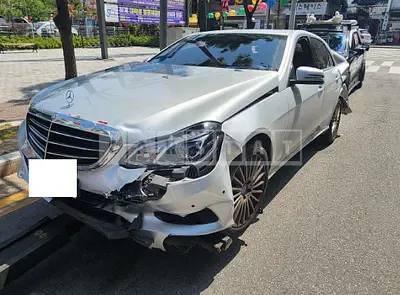 Photo 1 of 8: 2016 Mercedes-Benz E 300, VIN WDDHF5FB1GB199930 — Korean insurance auction