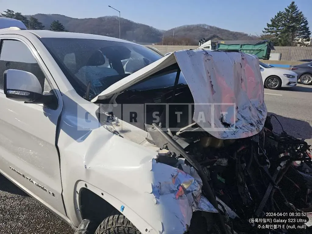 Photo 2 of 7: 2017 Jeep Straw Grand Cherokee, VIN 1C4RJFBG5HC740493 — Korean insurance auction
