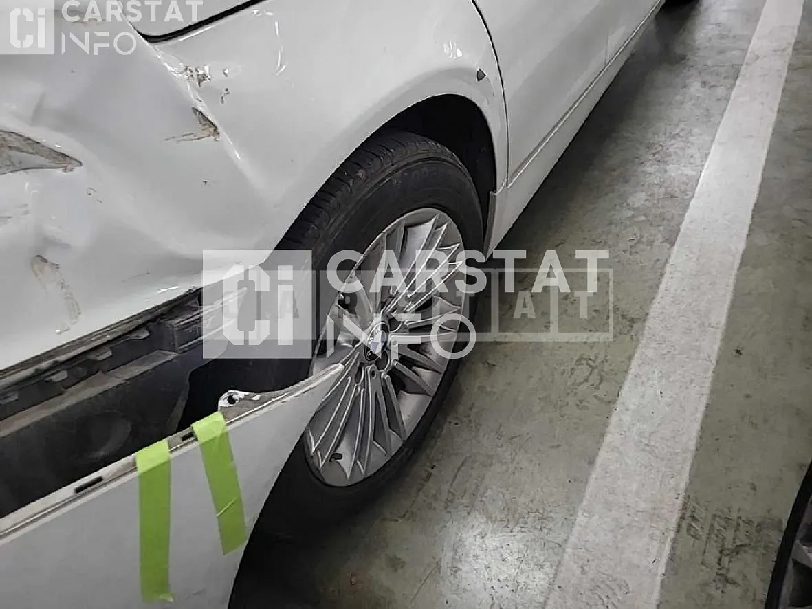 Photo 2 of 18: 2015 BMW 520d, VIN WBA5E5105FG058153 — Korean insurance auction